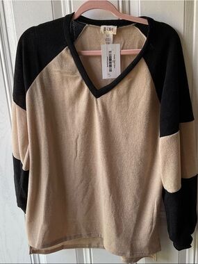 BiBi Beige and Black V-Neck Raglan Sleeve Sweater